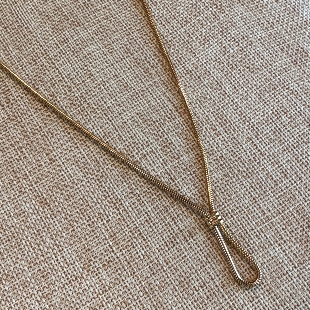 AVON Shimmering Loop Gold Lariat Style Pendant Necklace